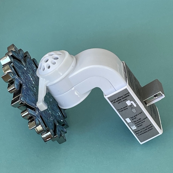 Bath and Body Works • Stained Glass Snowflake Nightlight - Picture 10 of 11